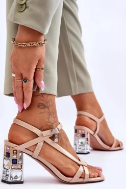 Lakierowane Sandałki Na Ozdobnym Słupku D&A CR-232 Beżowe