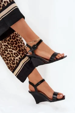 Lakierowane Sandały Damskie Na Koturnie Czarne Vliraya