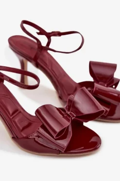 Lakierowane Sandały Na Szpilce Z Kokardą Bordowe Noliva