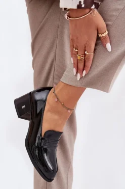 Lakierowane Skórzane Półbuty Damskie Na Obcasie Vinceza 18105 Czarne