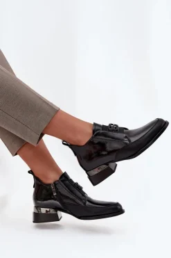 Lakierowane Skórzane Półbuty Damskie Na Niskim Obcasie Z Ozdobnym Detalem Vinceza 91161 Czarne