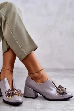 Lakierowane Skórzane Półbuty Gładkie Z Ciemną Ozdobą Szare Delaver