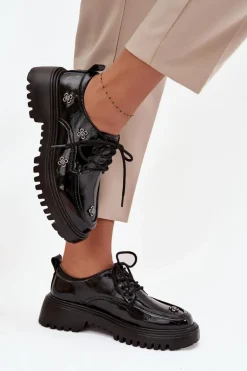 Lakierowane Skórzane Półbuty Damskie Z Przypinkami Artiker 57C0333 Czarne