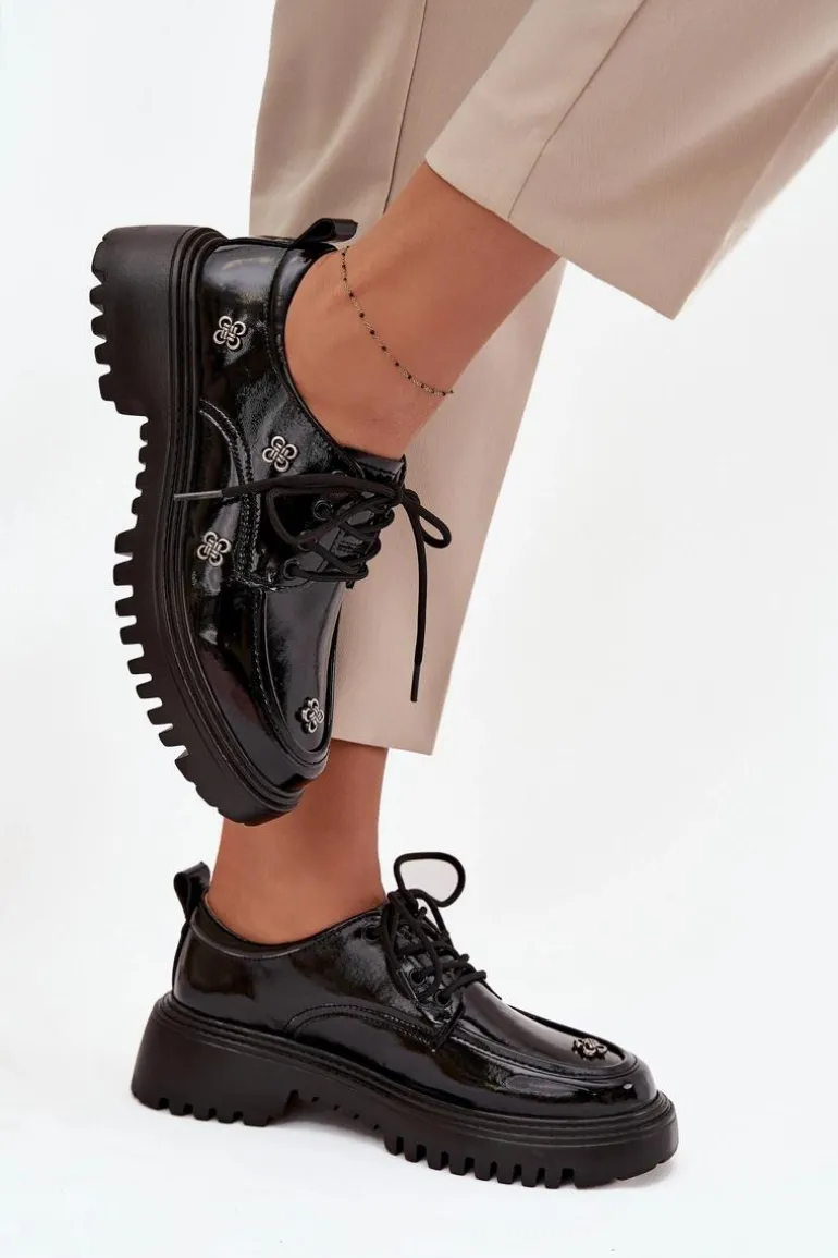 Lakierowane Skórzane Półbuty Damskie Z Przypinkami Artiker 57C0333 Czarne