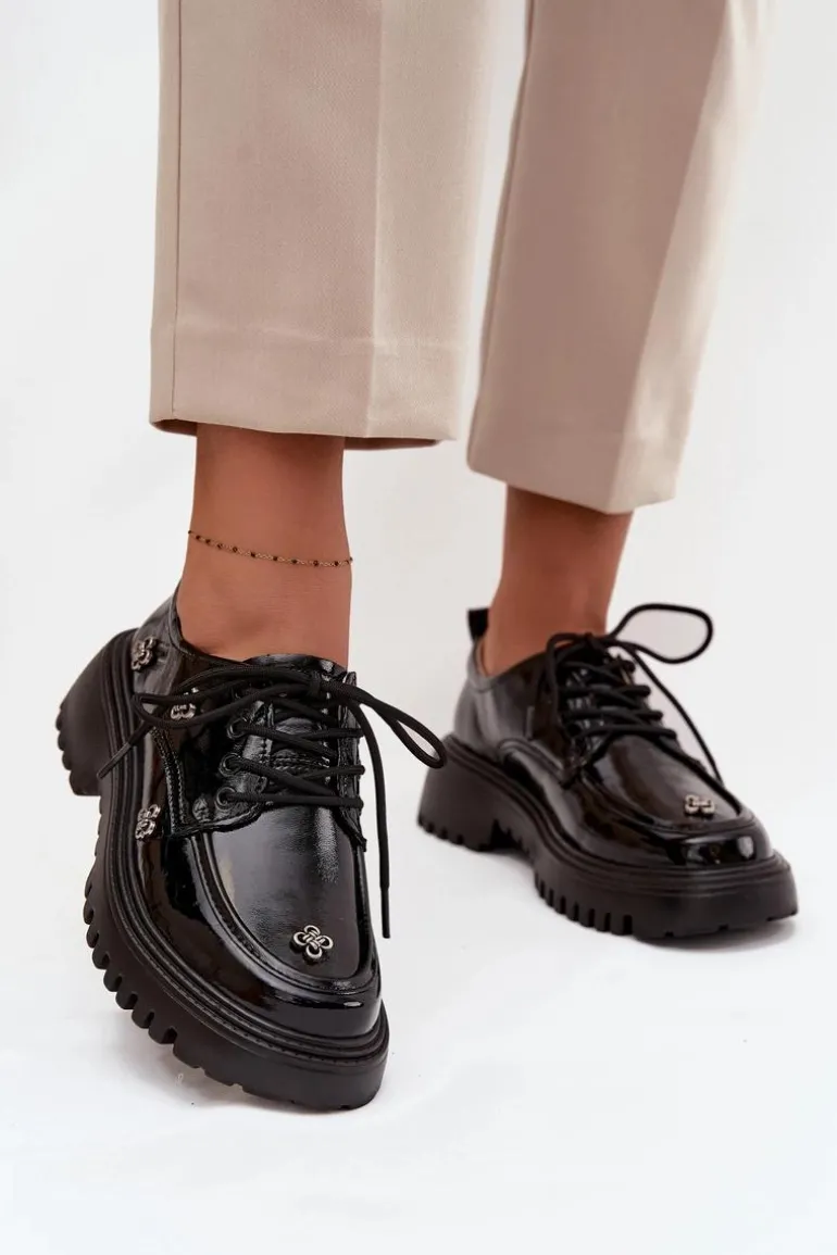 Lakierowane Skórzane Półbuty Damskie Z Przypinkami Artiker 57C0333 Czarne