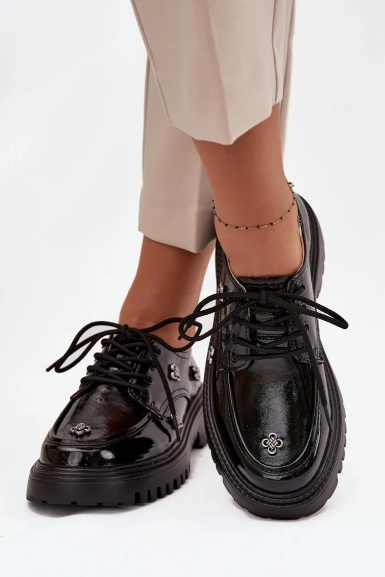 Lakierowane Skórzane Półbuty Damskie Z Przypinkami Artiker 57C0333 Czarne