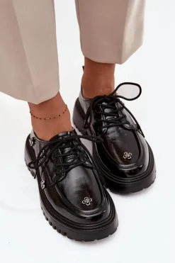 Lakierowane Skórzane Półbuty Damskie Z Przypinkami Artiker 57C0333 Czarne