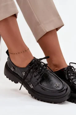 Lakierowane Skórzane Półbuty Damskie Z Przypinkami Artiker 57C0333 Czarne