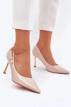 Lakierowane Szpilki Ze Złotą Klamrą Beżowe Mivira