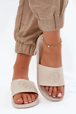 Lekkie Klapki Damskie Z Ozdobnym Tłoczeniem Beżowe Isarisa