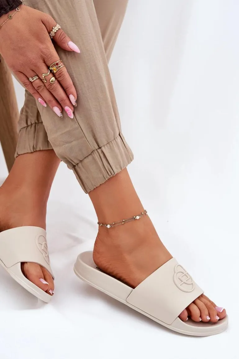 Lekkie Klapki Damskie Z Ozdobnym Tłoczeniem Beżowe Isarisa