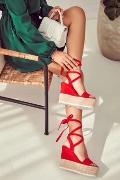 Lekkie Wiązane Sandały Na Koturnie Czerwone Marriett