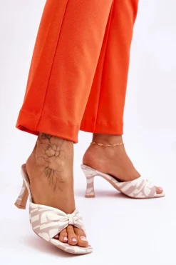 Modne Klapki Na Obcasie W Print Beżowe Floria