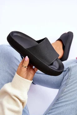 Modne Lekkie Klapki Na Masywnej Podeszwie Czarne Rebel