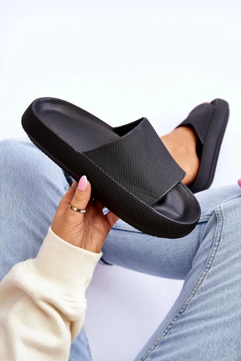 Modne Lekkie Klapki Na Masywnej Podeszwie Czarne Rebel