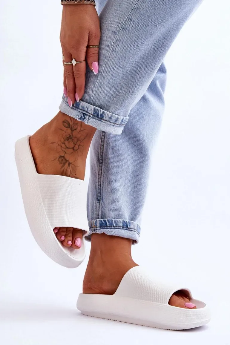 Modne Lekkie Klapki Na Masywnej Podeszwie Białe Rebel