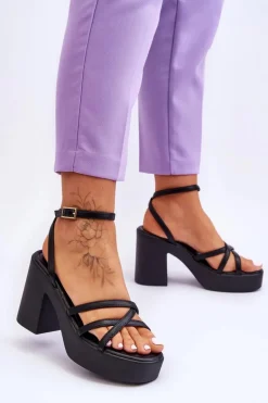 Modne Sandały Na Obcasie Z Paseczkami Czarne Shemira