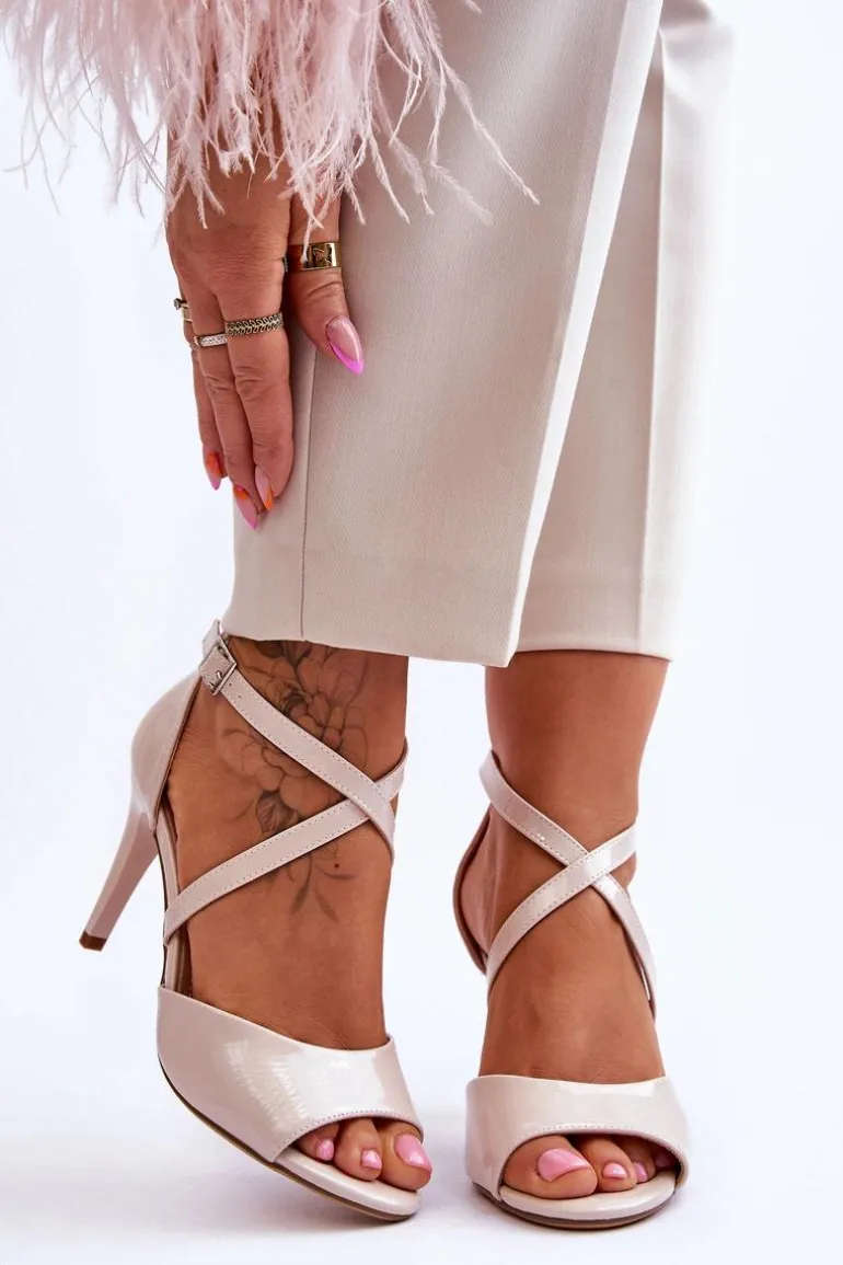 Modne Sandały Na Szpilce Lakierowane Beżowe Loressa