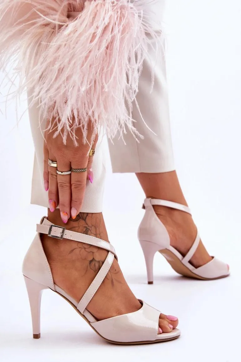 Modne Sandały Na Szpilce Lakierowane Beżowe Loressa