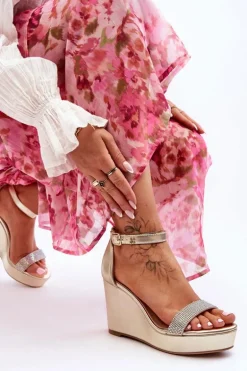 Modne Skórzane Sandały Na Koturnie Złote Arwen