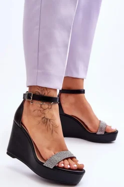 Modne Skórzane Sandały Na Koturnie Czarne Arwen