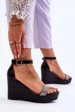 Modne Skórzane Sandały Na Koturnie Czarne Arwen