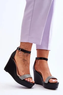 Modne Skórzane Sandały Na Koturnie Czarne Arwen
