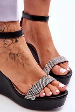 Modne Skórzane Sandały Na Koturnie Czarne Arwen