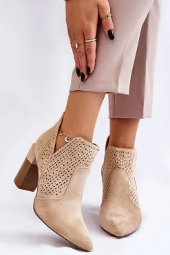 Modne Zamszowe Ażurowe Botki Na Obcasie Jasnobeżowe Genevi