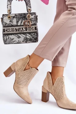 Modne Zamszowe Ażurowe Botki Na Obcasie Jasnobeżowe Genevi