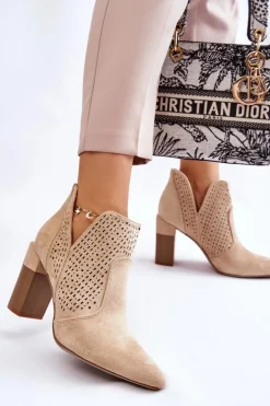 Modne Zamszowe Ażurowe Botki Na Obcasie Jasnobeżowe Genevi