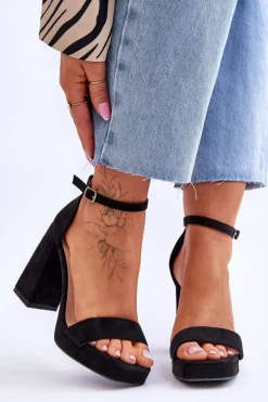 Modne Zamszowe Sandałki Na Kwadratowym Obcasie Czarne Merila