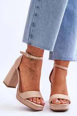 Modne Zamszowe Sandałki Na Kwadratowym Obcasie Beżowe Merila