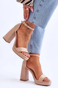 Modne Zamszowe Sandałki Na Kwadratowym Obcasie Beżowe Merila