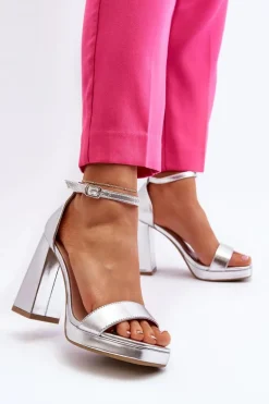 Modne Zamszowe Sandałki Na Kwadratowym Obcasie Srebrne Merila