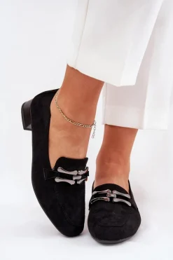 Mokasyny Z Ozdobą Na Delikatnym Obcasie Eko Zamszowe Czarne Pillitha