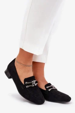 Mokasyny Z Ozdobą Na Delikatnym Obcasie Eko Zamszowe Czarne Pillitha