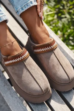 Śniegowce Damskie Niskie Z Ruchomym Paskiem I Haftem Na Platformie Ciemnobeżowe Lyrisse