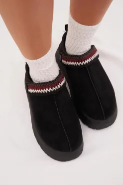 Śniegowce Damskie Niskie Z Ruchomym Paskiem I Haftem Na Platformie Czarne Lyrisse