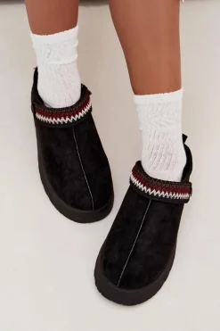 Śniegowce Damskie Niskie Z Ruchomym Paskiem I Haftem Na Platformie Czarne Lyrisse