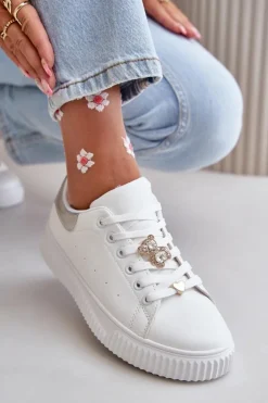 Niskie Trampki Z Eko Skóry Z Przypinkami Biało-Srebrne Cillione