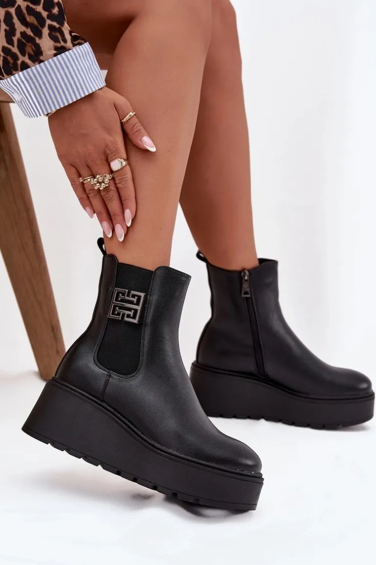 Ocieplane Botki Damskie Na Koturnie Z Ozdobnym Detalem Vinceza 58551 Czarne