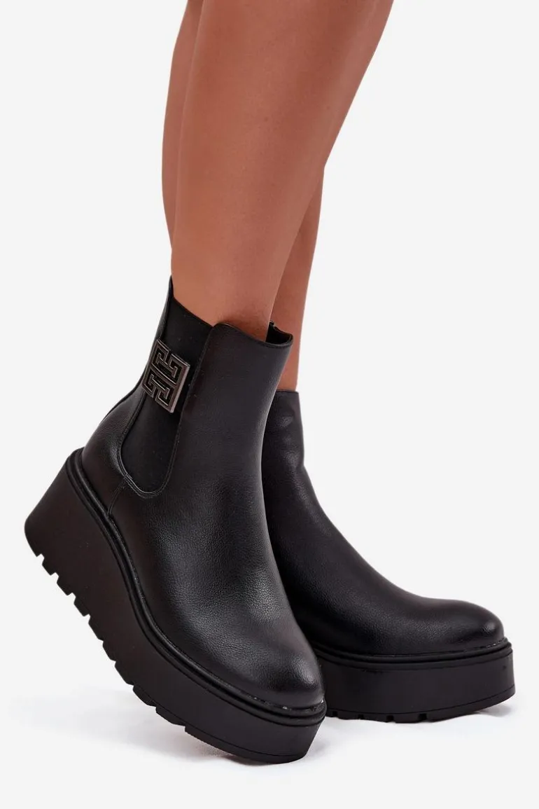 Ocieplane Botki Damskie Na Koturnie Z Ozdobnym Detalem Vinceza 58551 Czarne