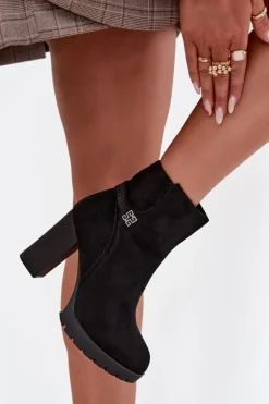 Ocieplane Botki Damskie Na Słupku Z Ozdobnym Paskiem Czarne Zayna