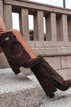 Ocieplane Botki Damskie Na Słupku Z Ozdobnym Paskiem Czekoladowe Luvielle