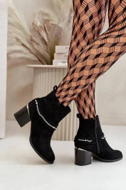 Ocieplane Botki Damskie Na Słupku Z Łańcuszkiem Eko Zamszowe Czarne Hanalen