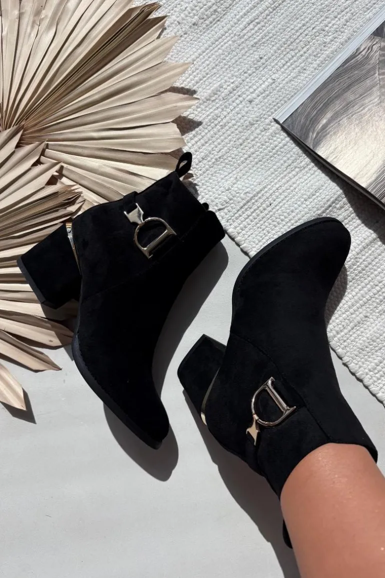 Ocieplane Botki Damskie Na Słupku Ze Złotymi Elementami Czarne Ambrine