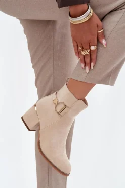 Ocieplane Botki Damskie Na Słupku Ze Złotymi Elementami Jasnobeżowe Ambrine