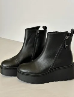 Ocieplane Botki Damskie Na Koturnie I Platformie Skóra Naturalna Czarne Vinceza 58340