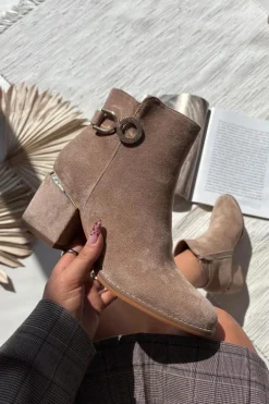 Ocieplane Botki Damskie Ze Złotymi Detalami Na Słupku Beżowe Dorisse